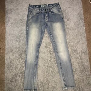 Light wash size 7 skinny jeans